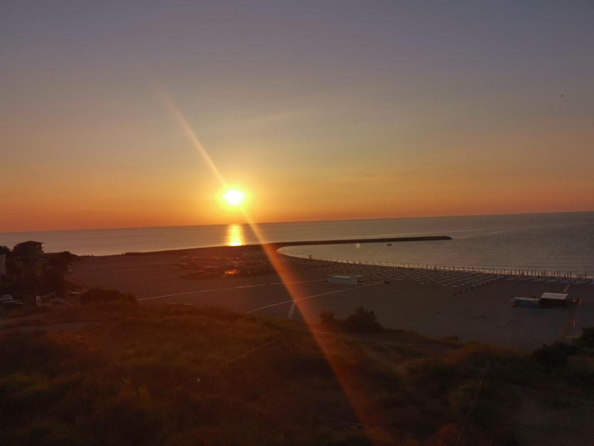Sunrise Beachfront Relax Residence Constanţa Exterior foto
